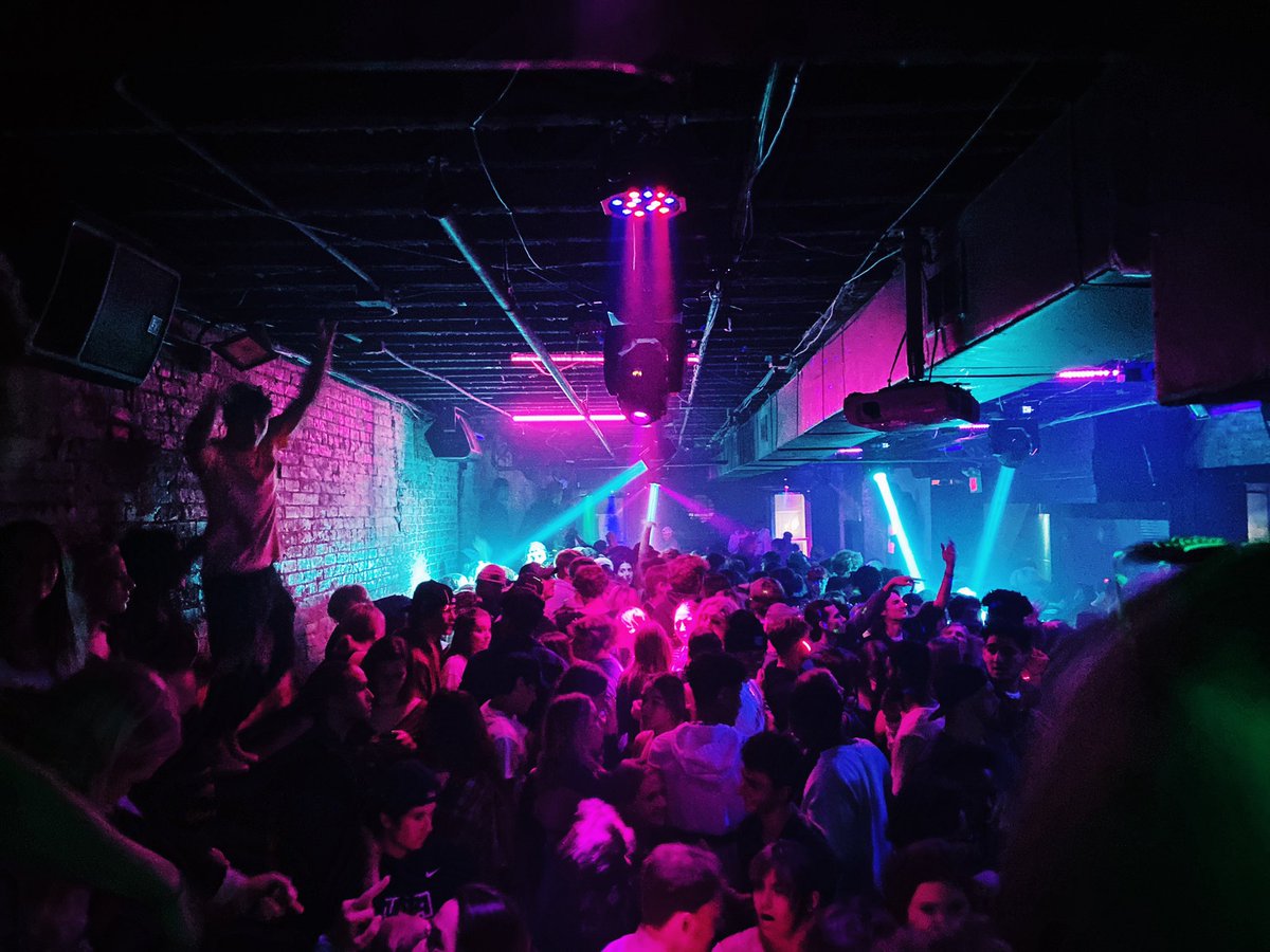 Tonight is the night we’ve all been waiting for 👻👯‍♀️

Uptown’s Halloween Bash starts at 9:00P tonight with special guest DJS to host 🔥

You definitely won’t want to miss it