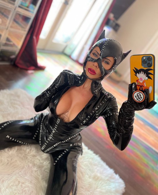 This was before I had my milk.  Hit that ❤️ and I'll post the video of me enjoying my milk 🥛😼  #catwoman<a href="/tag/catwoman"class="tags"><span>#catwoman</span></a><a href="/tag/halloween"class="tags"><span>#halloween</span></a>