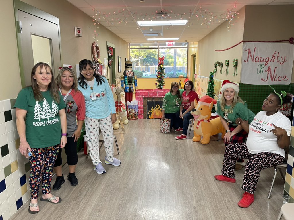 MsMedinasClass's tweet photo. My SPED team rocks! Everyone pulled through for our fall bash to bring Christmas cheer in October! @CimarronElem @marievalverde6 @ECSEcheetahs @EJP_the_SLP #CEcheetas https://t.co/bzXOIbf2TL
