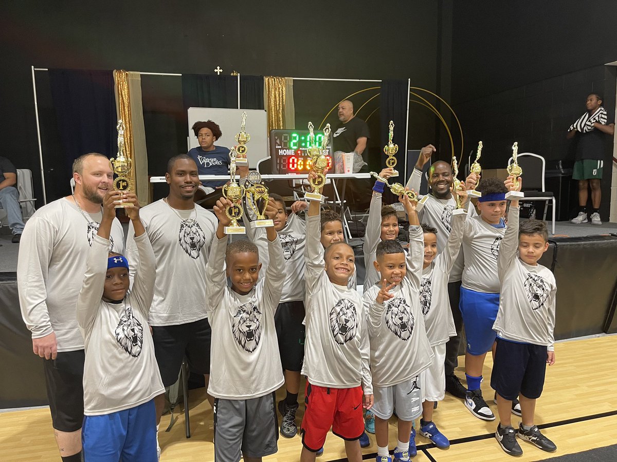 ThereGoes_Zay's tweet photo. Champions baby! MVP of the league honors for Jordyn! ππππ#AddingToTheTrophyCase https://t.co/KhAt6AqWx4