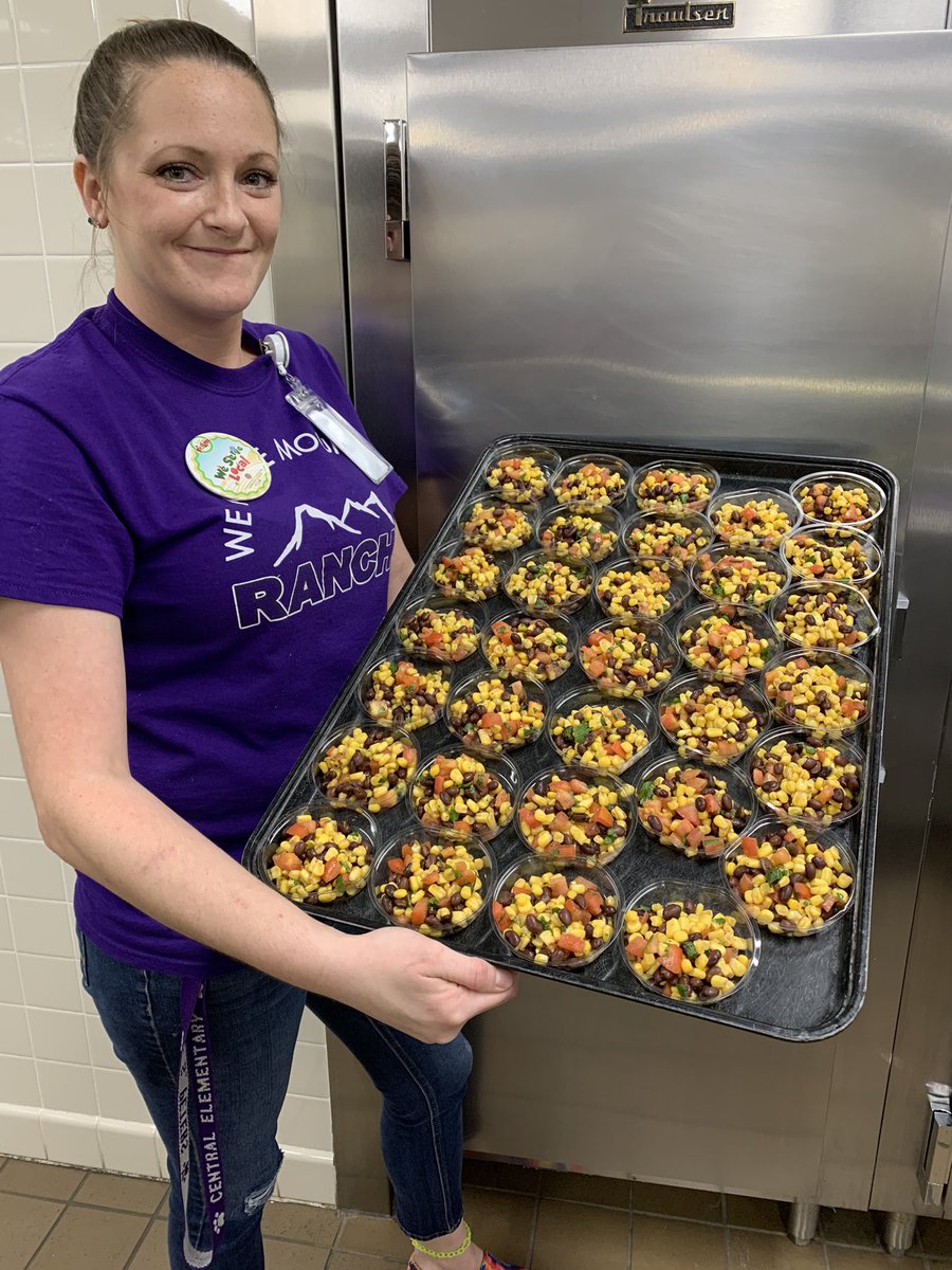 fueledbyaisd's tweet photo. During the month of October, we participated in @TexasDeptofAg Farm to School Challenge. We wanted to let some of our @AngletonISD students try something new - so we made Corn & Black Bean Salad made from locally grown tomatoes and cilantro. #TexasFarmFresh #FarmtoSchoolChallenge https://t.co/QmuAgIKIXL