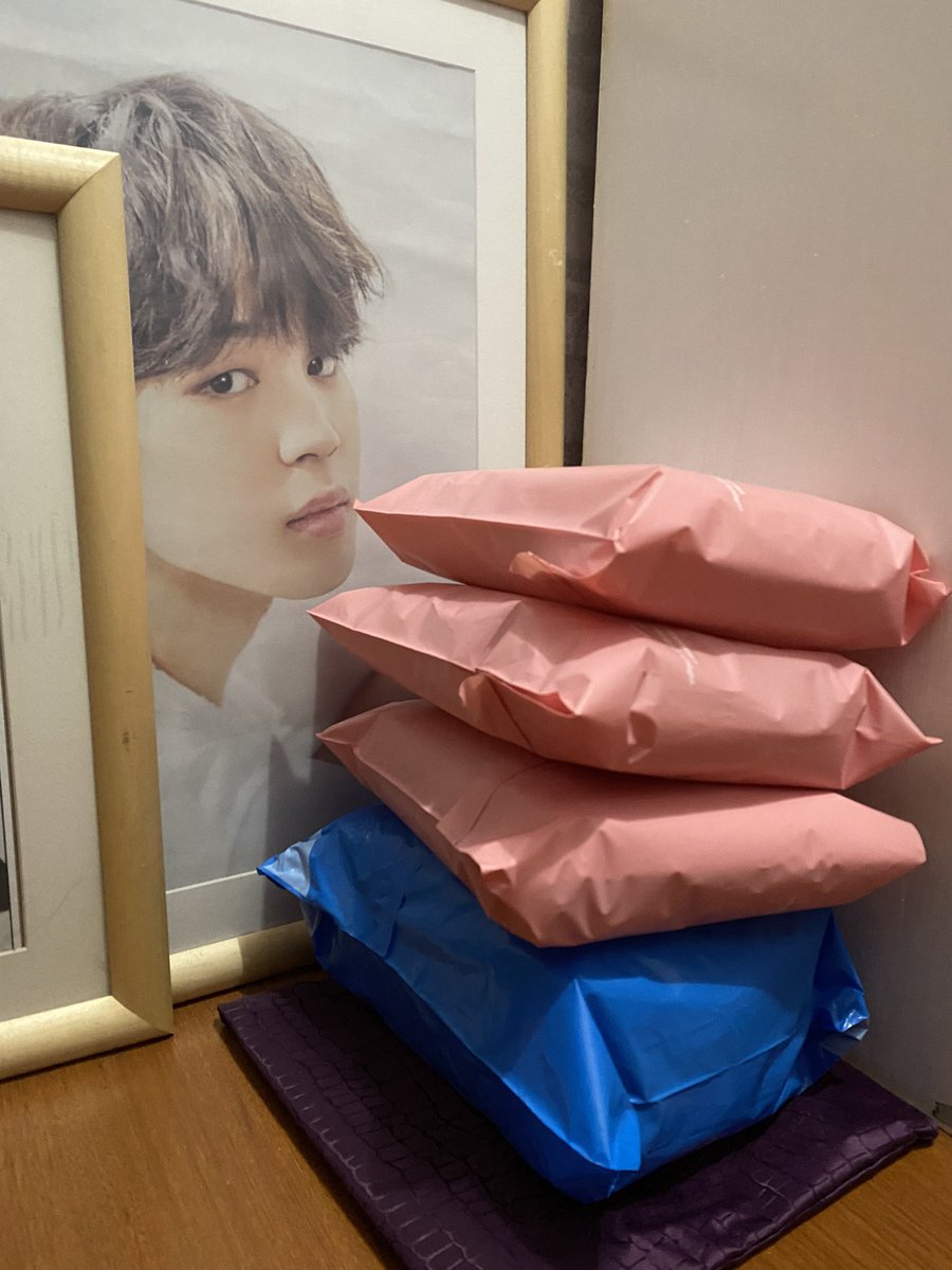 trvaluvr's tweet photo. jimin says all orders are packed for pickup later today 😁 https://t.co/T8XMG1CrvE