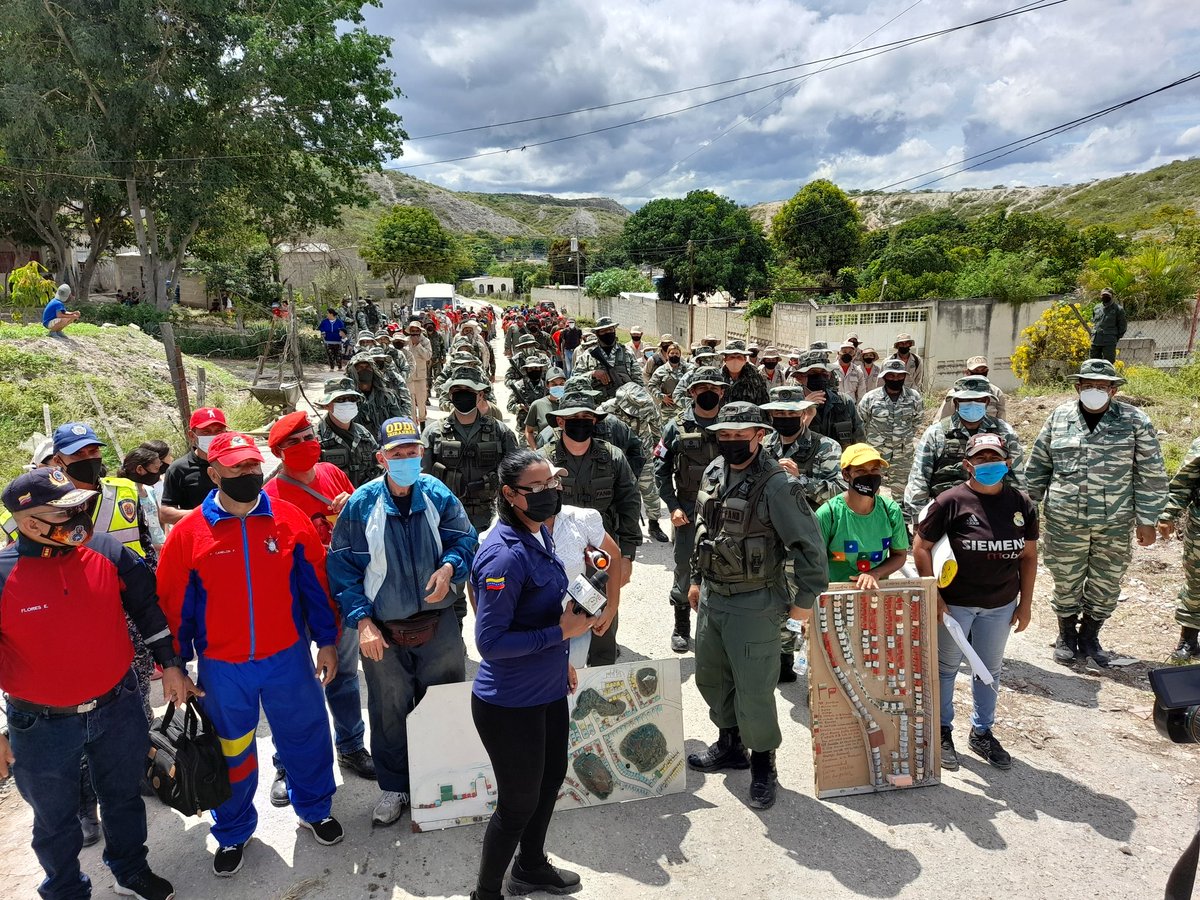 Cumpliendo Instruccionesde nuestro Cmdte en Jefe @NicolasMaduro la  @zodilarainvicta
Junto a la @Milicia_B1
Organizó y realizó el ejercicio #EscudoBolivariano2021 del ADI Arichuna. 
#PuebloUnidoInvencible
#PuebloUniformado