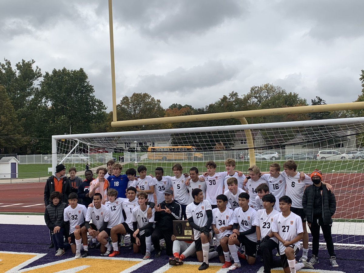 athleticsurbana's tweet photo. SECTIONAL CHAMPS!!! @clikasNG @Urbana116Super @Urbana116 https://t.co/8Lv9FATjEw