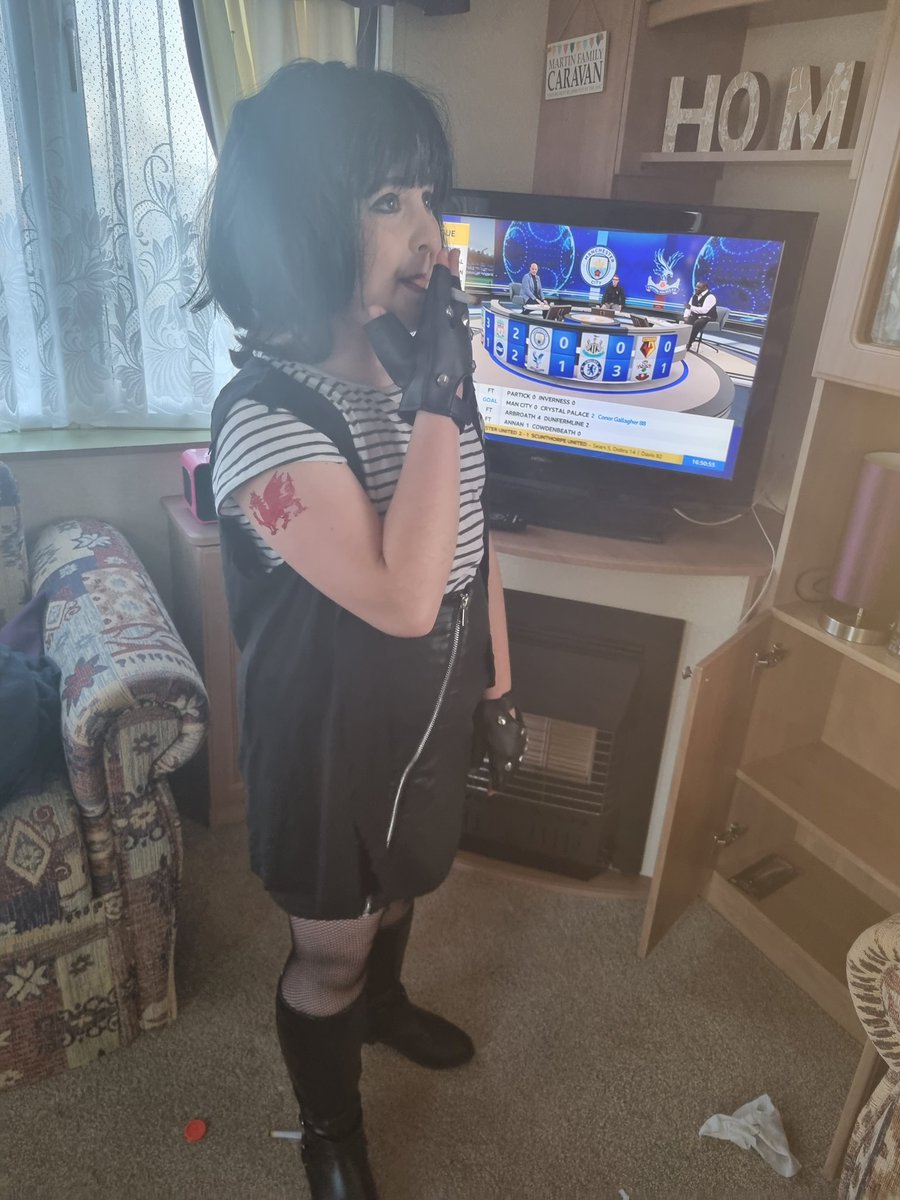 needler27's tweet photo. @larrylamb47 @JKCorden @RobBrydon do you need a new nessa. Howling at my 9 Yr old for Halloween!! https://t.co/vUEAC3nVpW