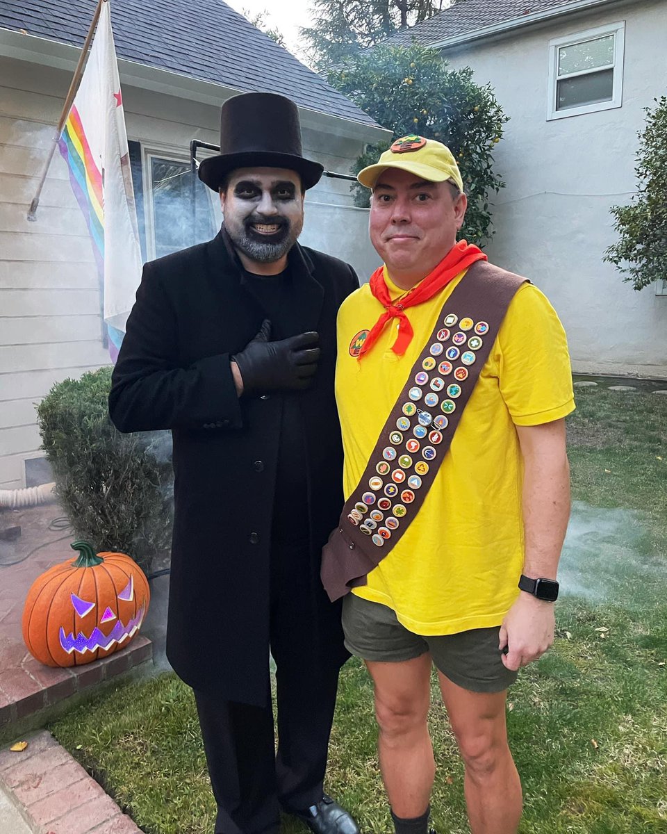 AndresRamos_CA's tweet photo. Sorry fam, but the Babadook and Pennywise are now seeing other people 🏳️🌈🎃
#halloween2021 #Halloween #halloweencostume #babadook #babashook #up #queer #gay #LGBTQ #lgbt https://t.co/qDHc45B0MX