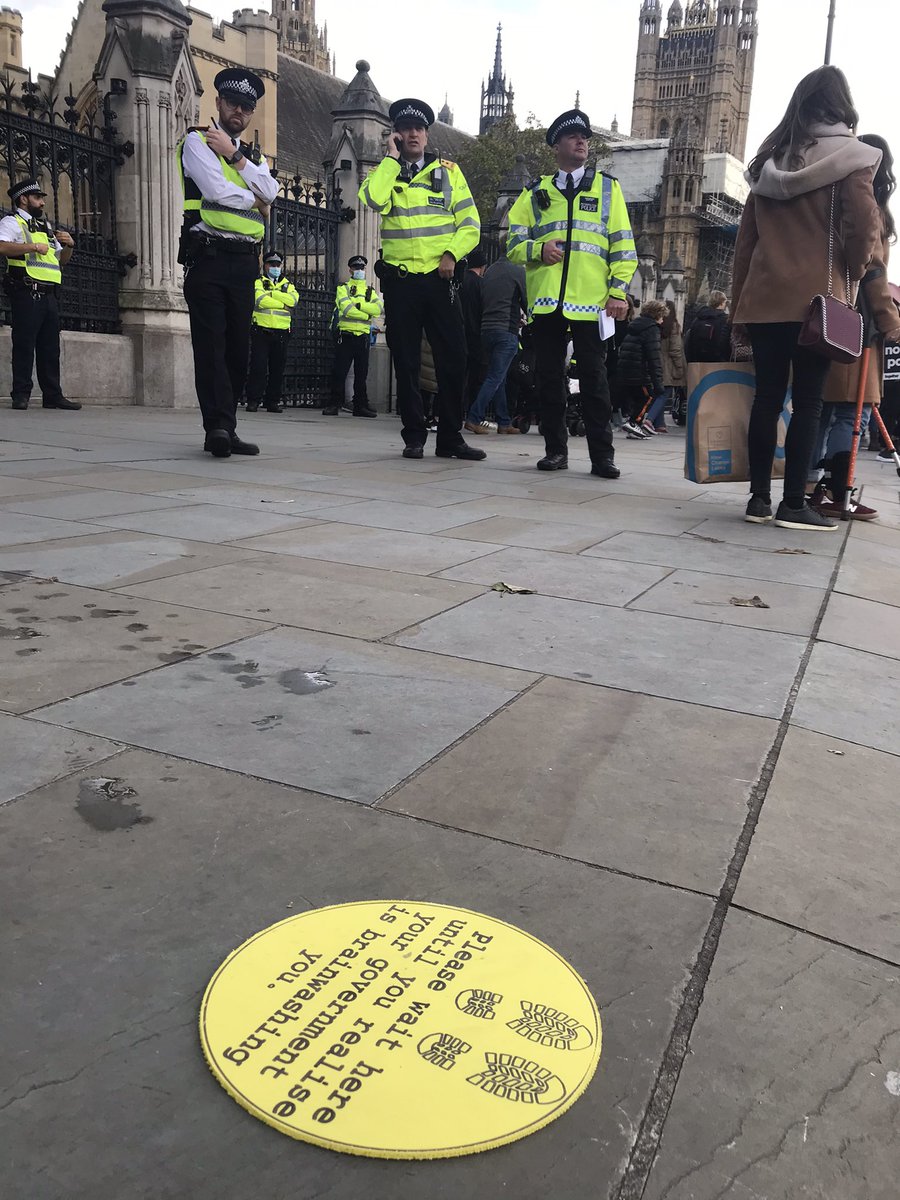 Today I stuck an appropriate message on the pavement in front of parliament. The officers appear to be complying with my notice 🤣.