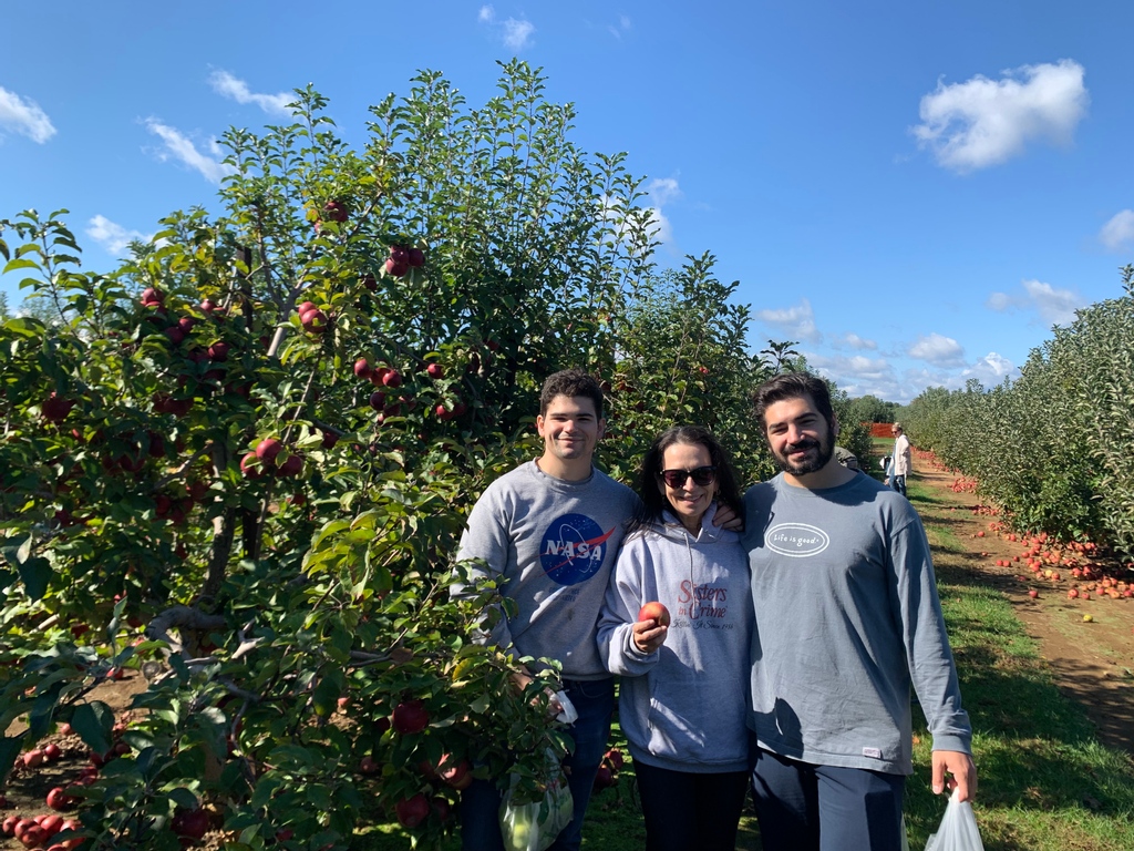 lorirobbins99's tweet photo. On the menu: apple pie, apple cake, and apple sauce ๐
#cozyfallvibes #fallvibes๐ #fallvibesonly #coldweatherstyle #dailywalk https://t.co/pSkAtrre8A