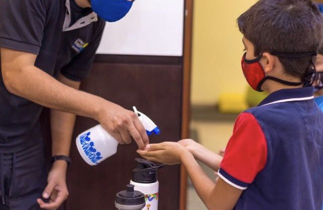 espaciosdeser's tweet photo. ¡En Espacios de Ser seguimos cuidándonos! 😷🥳🤩

✔ ️ Adecuamos nuestras aulas, equipos y protocolos para que vengas a divertirte y aprender de manera segura. 

✔ ️ Tomamos todas las medidas sanitarias dictadas por el MSPBS en personal, estudiantes, espacios y materiales. https://t.co/yWg3QrFCUM