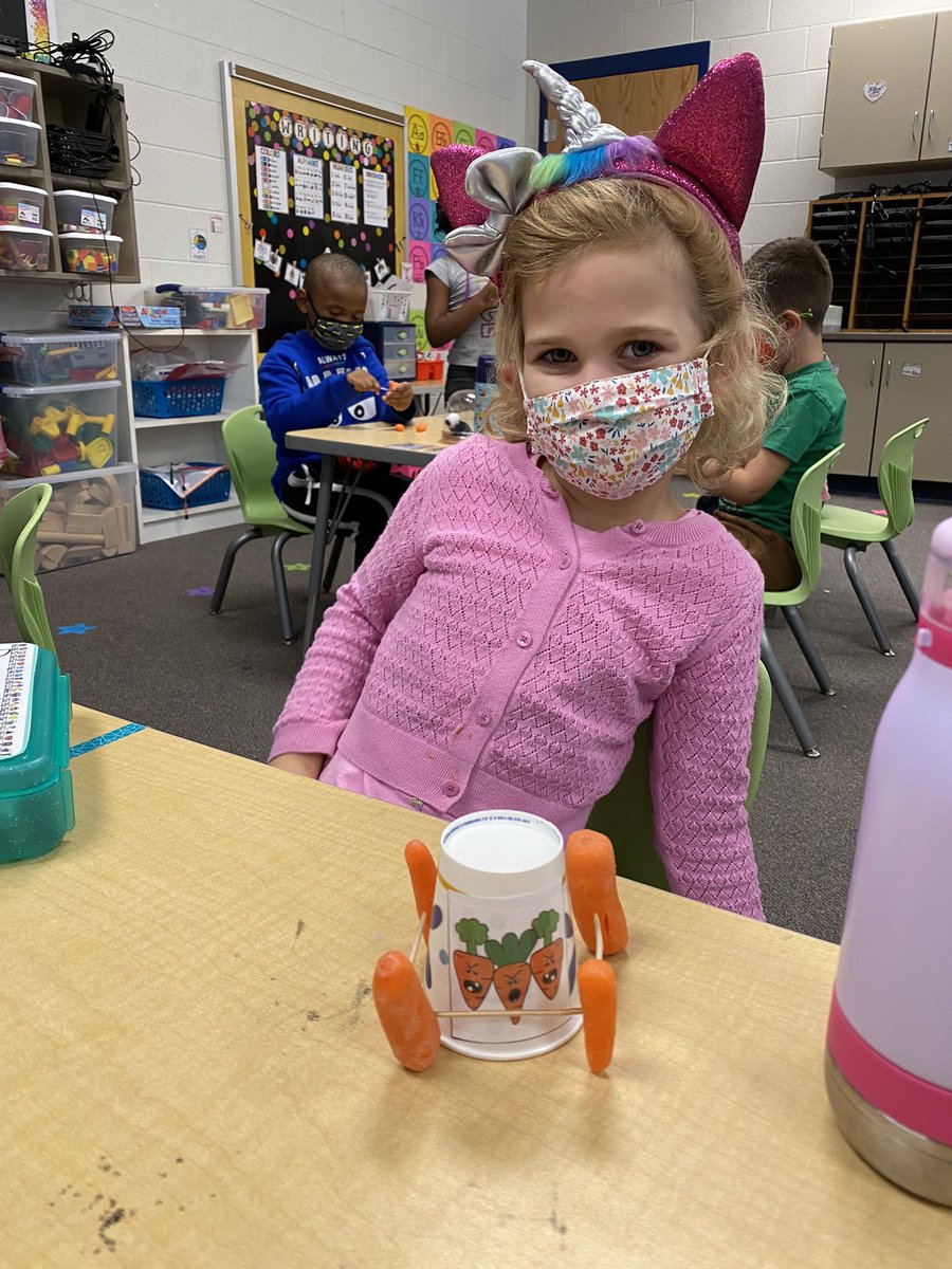 MsLebling's tweet photo. We helped Jasper keep the Creepy Carrots in by building a fence with carrots and toothpicks! #lebling117 @KyleRWilsonES #StorybookSTEM https://t.co/4PsPnnJGMW