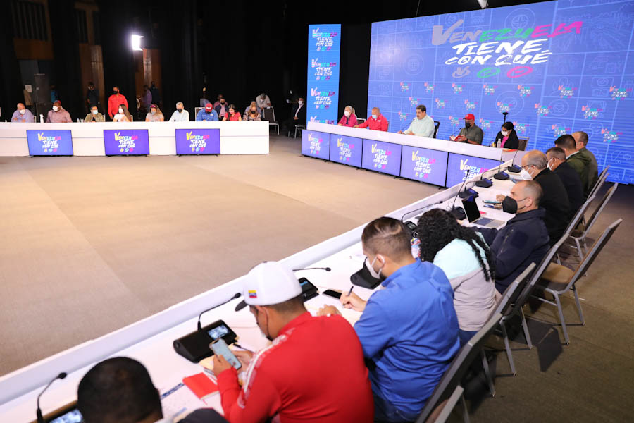 PresidencialVen's tweet photo. #EnDesarrollo 📰 | Presidente Maduro sostiene reunión con el Comando de Campaña “Aristobulo Isturiz” ➡️ https://t.co/uLQGi4O3h8 https://t.co/HMO2mYJoP6