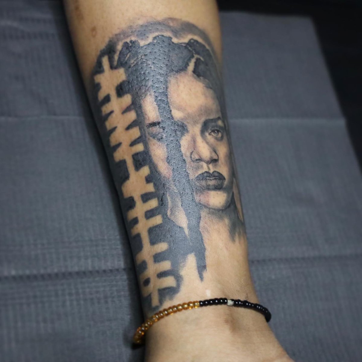 ddavisdesigns_'s tweet image. The one &amp;amp; only! #houstontattoos #rihannanavy