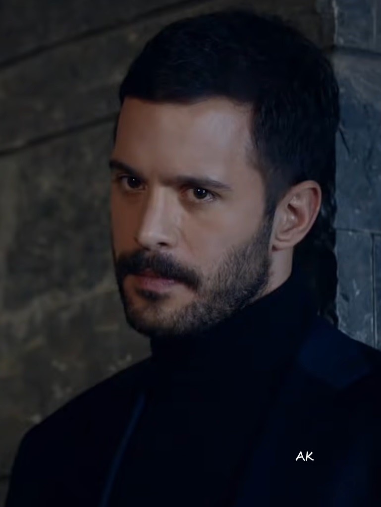 Akire_Ossal's tweet photo. Hoy no hay material nuevo de Kuzgun, tendré que conformarme con unas fotitos de su mirada matadora
#TeAlquiloDivinity18O https://t.co/860Ln6ohL0
