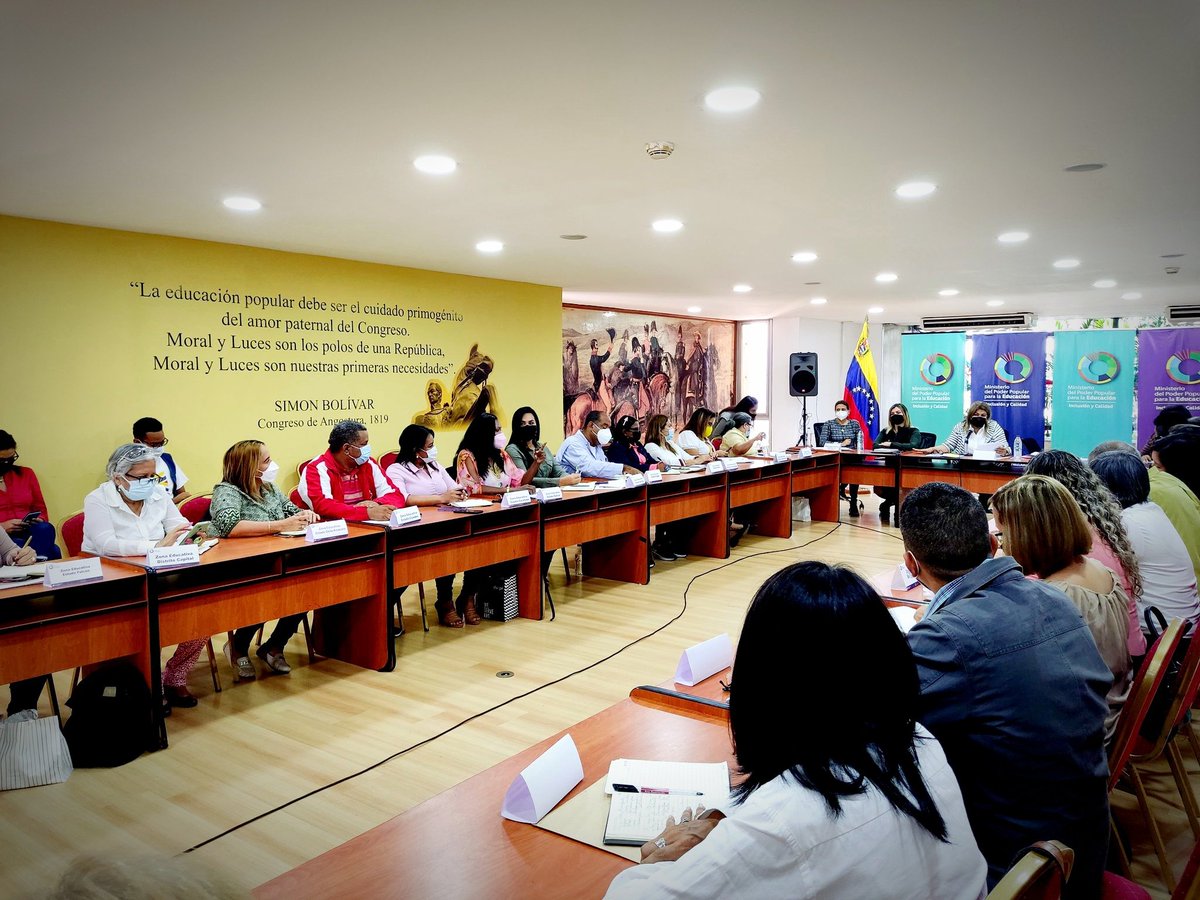 ¡Victorioso Lunes! 🇻🇪 Desde la sede del @MPPEDUCACION sostuvimos Reunión de Trabajo con nuestra Min. <a href="/_LaAvanzadora/">Yelitze Santaella</a> revisando grandes acciones pertinentes en el marco de nuestro Regreso a Clases de forma presencial. ❤ ¡Seguimos Trabajando! <a href="/NicolasMaduro/">Nicolás Maduro</a> 
#EpaVamosACuidarnos