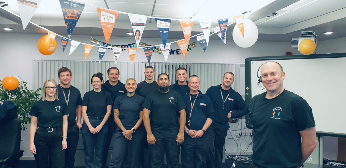 LFRSFireControl's tweet photo. #TeamWW had a visit from @LfrsCentral WW this evening, helping us celebrate #internationalcontrolroomweek and they even brought donuts #welllookedafter #controlroomheroes https://t.co/jbprz1Ql8J