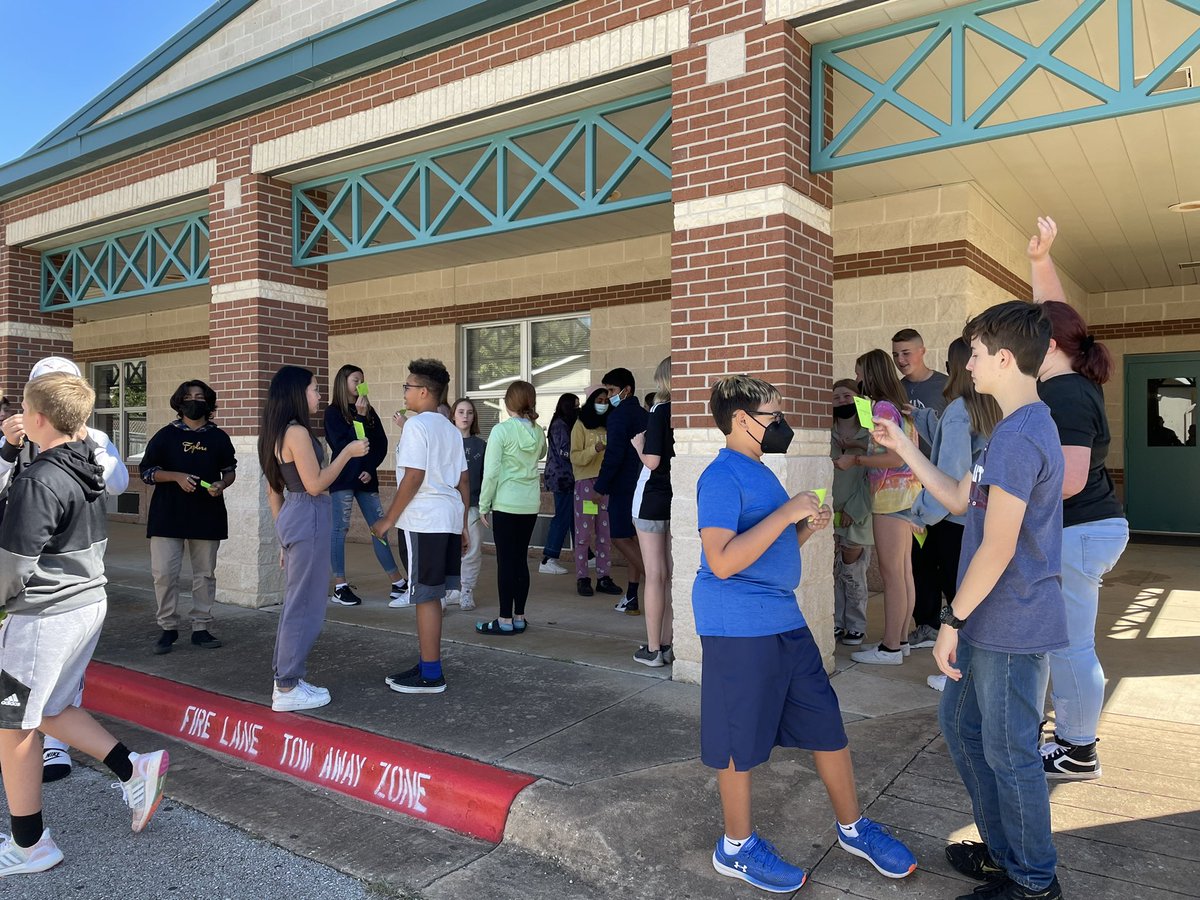 mrscasiasmath's tweet photo. Beautiful day outside for some quiz quiz trade :) https://t.co/UrRMIntN0m