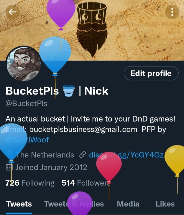 BucketPls's tweet image. Hempty birmfday to me :)