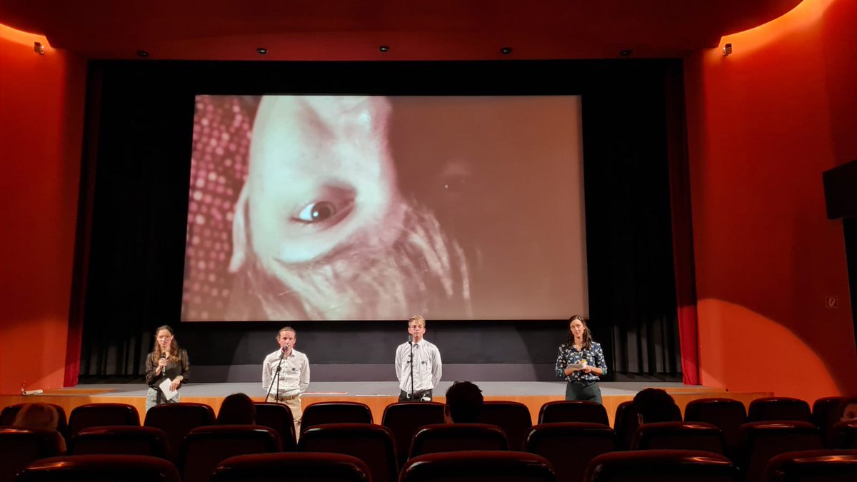 Am 09.10.2021 wurden wir zum WienXtra Festival des jungen Kurzfilms eingeladen.
Das Medienzentrum Wien stellte über 5 Tage lang Kurzfilme und ihre Filmemacher vor, die ebenfalls ein individuelles Feedback der professionellen Jury erhielten.
"Close Up of Solitude" war dabei!