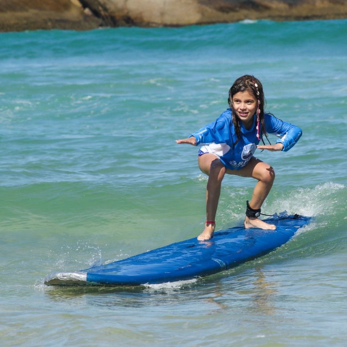 Magno_Neves1's tweet photo. Montei minha escolinha de surf a 6 anos atrás, e esse é o meu ganha pão, trabalho na praia do arpoador P7, estou divulgando ao máximo meu trampo pra poder atrair mais clientes. Se isso não for te atrasar retuíta aí pra chegar nas pessoas interessadas.insta @arpexsurfschool 🏄🏼‍♀️🏄🏽‍♂️🥰 https://t.co/7esxTbZy9I