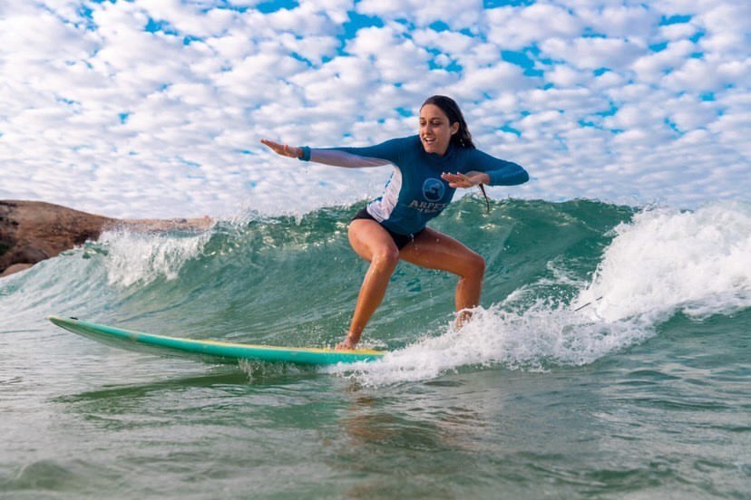 Magno_Neves1's tweet photo. Montei minha escolinha de surf a 6 anos atrás, e esse é o meu ganha pão, trabalho na praia do arpoador P7, estou divulgando ao máximo meu trampo pra poder atrair mais clientes. Se isso não for te atrasar retuíta aí pra chegar nas pessoas interessadas.insta @arpexsurfschool 🏄🏼‍♀️🏄🏽‍♂️🥰 https://t.co/7esxTbZy9I