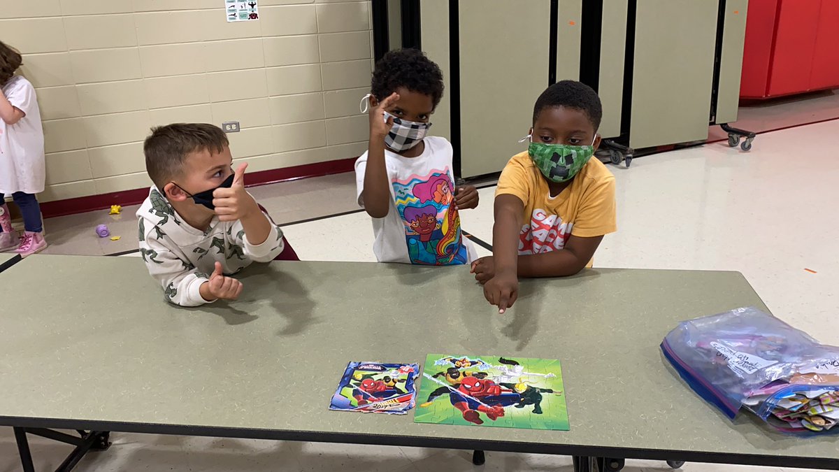 kcdelay's tweet photo. It’s a puzzle kind of day! 🧩 #d61kidsclub #puzzleparty https://t.co/sPOuEyk44v