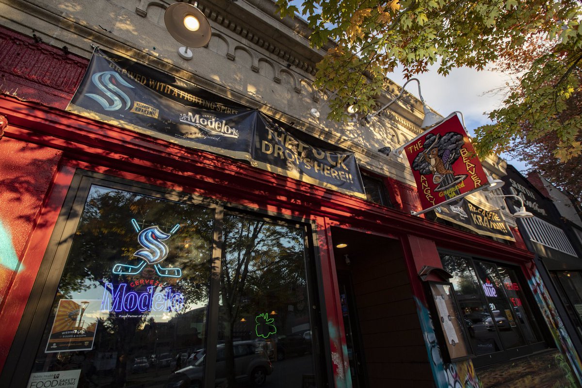 EatGuideSeattle's tweet photo. The Angry Beaver readies for Kraken fans — and 5 other great Seattle-area bars to watch hockey games.
@seattletimes @VisitSeattle
https://t.co/NLJG2bLdCd
#TheEatGuide #angrybeaver #kraken #krakenfans #hockey #hockygame #seattle #seattlewa #seattleeats #bars #seattlebars https://t.co/8ZYYYvcKSx