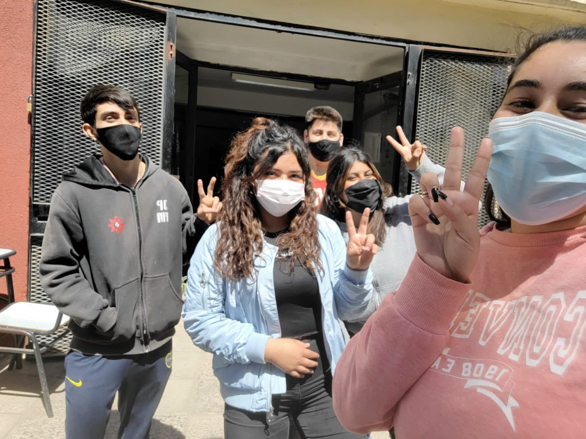 fspescobar's tweet photo. En la semana estuvimos colaborando con la entrega del SAE en la Técnica 3 de Maquinista Savio.

#FSP
#PeronismoMilitante ❤️🇦🇷✌🏻 https://t.co/MdiULmL75C