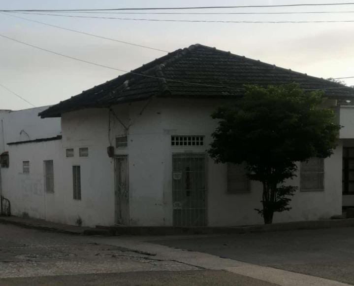 Elacabarcas_'s tweet photo. Ver a mis abuelitos felices en su nueva casa, sentados en la terraza leyendo el periódico y saludando a los vecinos, es la imagen más hermosa, quienes nos conocen saben que toda nuestra vida está en ese lugar llamado Hogar💕 un antes y después de.. https://t.co/Z5HSpzJ7za