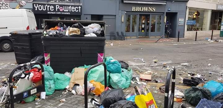 ThomasEvansAdur's tweet photo. Ladies and Gentleman. May I present to you, The Green Party MP Caroline Lucas's constituency in #Brighton 
#BrightonBinStrike #GreensHaveFailed #Environment #Polution #WhereAreTheProtests? https://t.co/mNCt6u0PYn