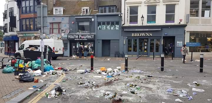 ThomasEvansAdur's tweet photo. Ladies and Gentleman. May I present to you, The Green Party MP Caroline Lucas's constituency in #Brighton 
#BrightonBinStrike #GreensHaveFailed #Environment #Polution #WhereAreTheProtests? https://t.co/mNCt6u0PYn
