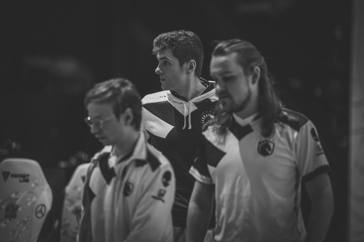 2021Worlds's tweet photo. Eliminados! 

13° 🇺🇸 TL 3-4
12° 🇭🇰 PSG 3-3
11° 🇪🇺 FNC 1-5
🔟 🇺🇸 100T 3-3
9️⃣ 🇯🇵 DFM 0-6[3-7]
8️⃣ 🇪🇺 RGE 2-4[3-5]
7️⃣ 🇨🇳 FPX 2-4[2-5]
6️⃣ 🇹🇼 BYG 1-3[4-8]
5️⃣ 🇦🇺 PCE 2-2[5-7]
4️⃣ 🇹🇷 GS 2-2[4-5]
3️⃣ 🇧🇷 RED 1-3[3-6] 
2️⃣ 🇷🇺 UOL 1-3[1-4]
1️⃣ 🇨🇷 INF 0-4

c.i: @lolesports

#Worlds2021 https://t.co/KpN6jWaGt1