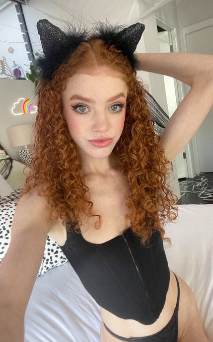 Going 🎥LIVE🎥 on chaturbate @ 1pm cst! (About 15 min)  Hit the link below to join me  https://t.co/oUbRuLgTns<a href="/tag/newprofilepic"class="tags"><span>#newprofilepic</span></a>