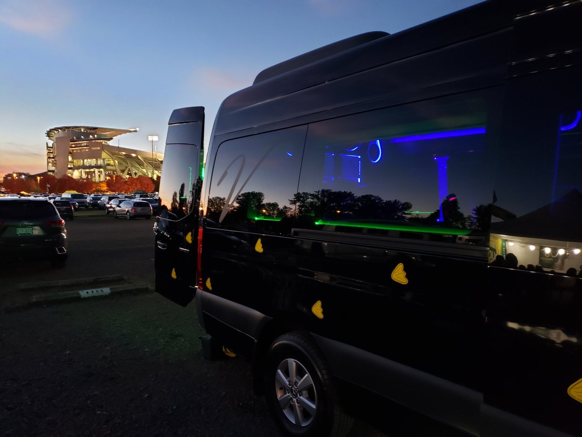 Vips2pdx's tweet photo. VIPs...@AutzenStadium tailgating Duck's home game Vs. Cali. #Duckstailgatingparty https://t.co/mcrQfFonKn