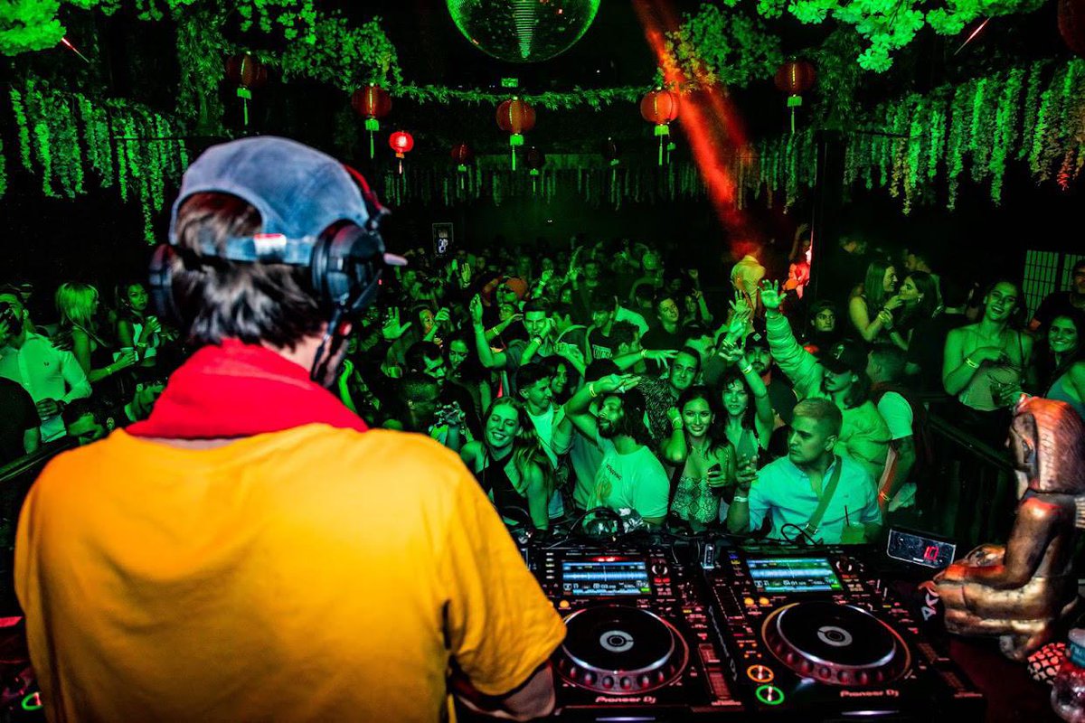 robosonic's tweet photo. San Diego @bangbangsd was fire. Thanks for gathering this beautiful crowd. Shouts to @jason.filos for the homie home in california and all the rides around 🙏🏼💟☮️
📸 @celopez3
#ustour #robosonic #ontour #housemusic #goldenerahouse #techhouse #houseclub #housemusicallnightlong https://t.co/eXaiXWQhPp