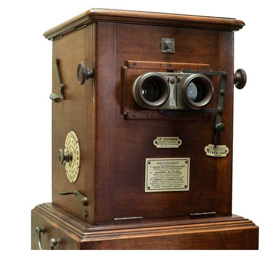 RealPreCinema's tweet photo. Taxiphote was the name of a series of multiple view #stereoscopes based on slide trays. A counter on the left side shows which slide in the tray is loaded. https://t.co/mQMIVycdqX