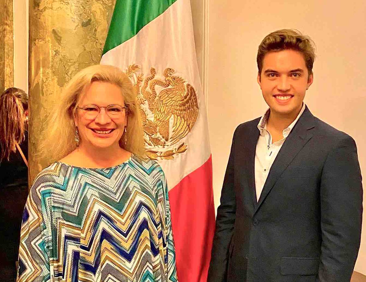 mexnewz's tweet photo. Nombran a regiomontano vicepresidente de mexicanos en King’s College London | @JesusElizondoS #NuevoLeón #TalentoRegio #Local https://t.co/oTGJ25Dm5D https://t.co/f88adSWgj4