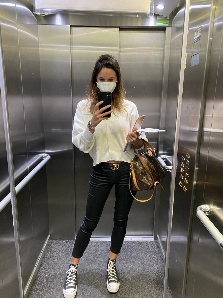 MartaAmetller's tweet photo. Quién está contenta y feliz de que unos clientes la vuelvan a contratar para un nuevo proyecto? 🙊🎈 #officedesign https://t.co/EHmiXD5bZL