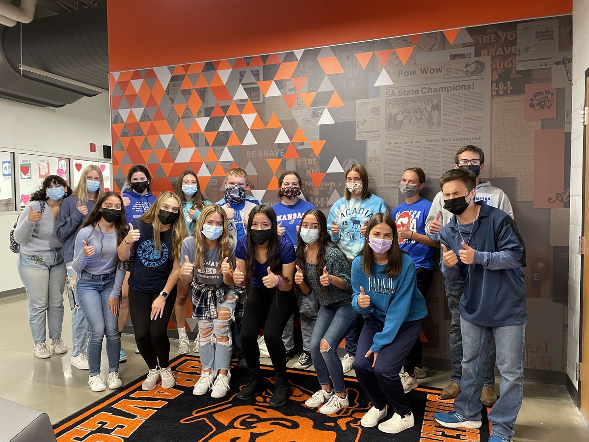 bshs_stuco's tweet photo. Wearing blue to stand up to bullying! π #ProjectPositivity #EmphasizeKindness https://t.co/Z8ySn7PxOA