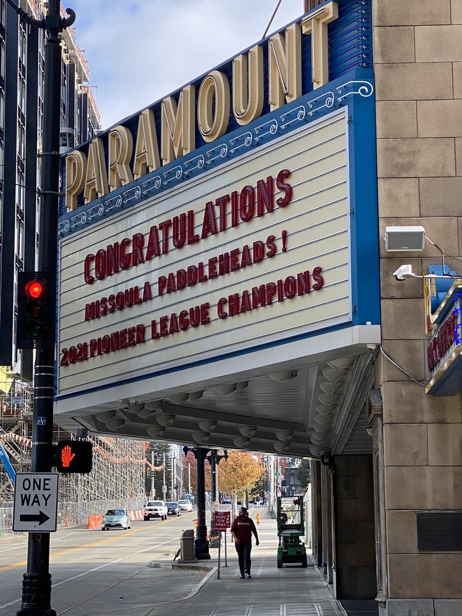 BenWineman's tweet photo. I had a friend who lives in Seattle text me this photo this morning…

Congrats the @GoPaddleHeads, the Paramount Theatre in Seattle is sending their love!

🤷‍♂️ https://t.co/gROvMkEtJn