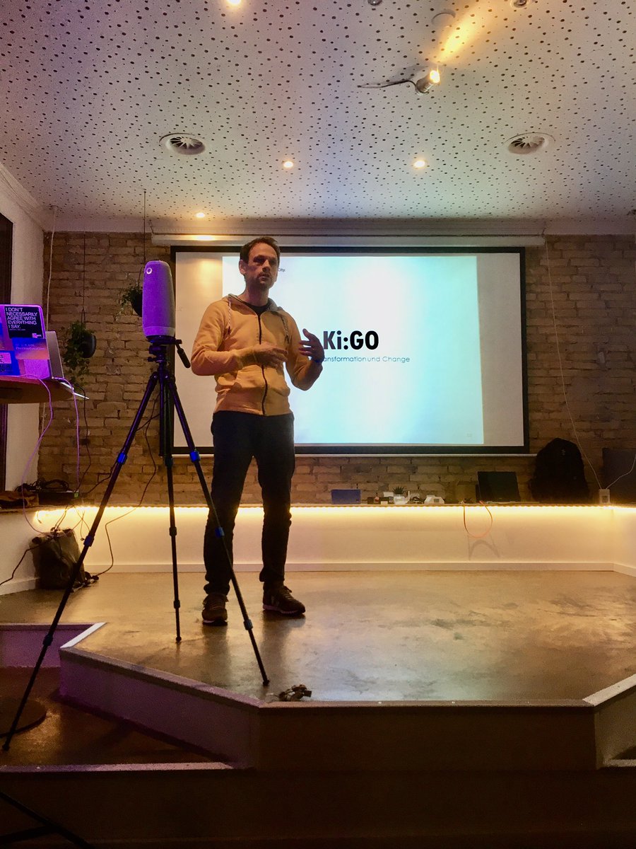 opencampus_sh's tweet photo. Jonas Dageförde, CDO der @stadt_kiel zeigt die neuen Möglichkeiten und Potentiale moderner Verwaltung 🤩 #wmki @webmontagkiel #coworking #designthinking #prototyping #eAkte https://t.co/TlmAQcoKYa