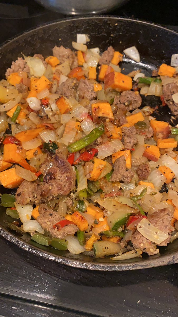 ChristoGun's tweet photo. Lots of veggies, sweet potatoes and meat! https://t.co/ukErIDlLe8
