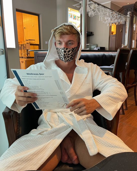 Would you take my order? 😜 https://t.co/s9BV5VJgWX