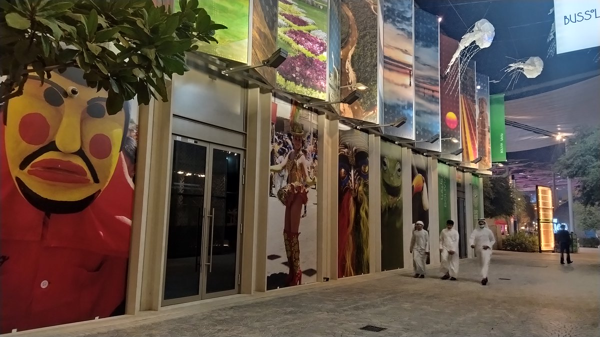 BoliviaExpo2020's tweet photo. El Pabellón de #Bolivia recibe a visitantes de todo el mundo en la @expo2020dubai  
#PabellónBolivia #WhereEnergyIsLife
@BoliviaDubai https://t.co/YlXIcelrBg