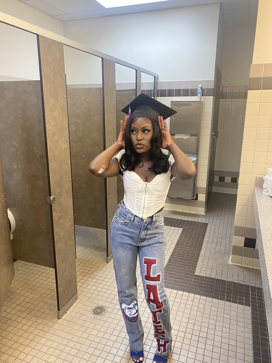 daisjahc's tweet photo. so ready to get these pics back🥺 #latech21 🐶💙❤️ https://t.co/TIPzwoMFYz