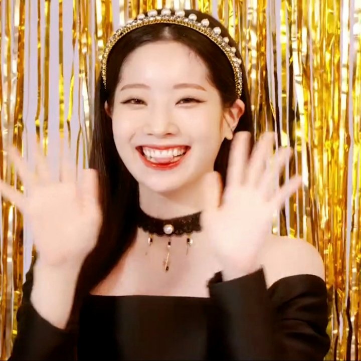 sourcekdh's tweet photo. so in love with her 

#DAHYUN #다현 @JYPETWICE https://t.co/sMJe4csdyL