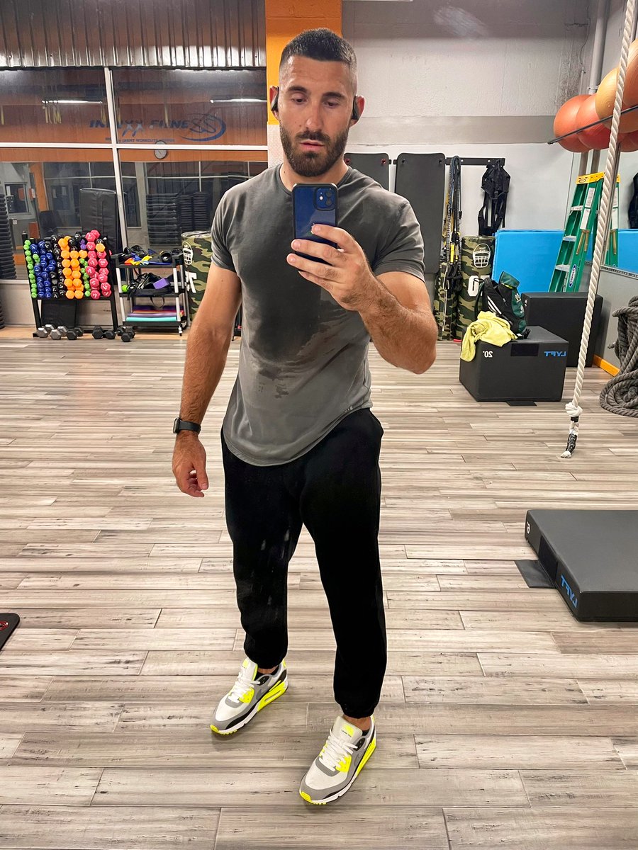 1 year of going back to the gym consistently and I feel better than I did in college. Time should only make you better 👏🏻