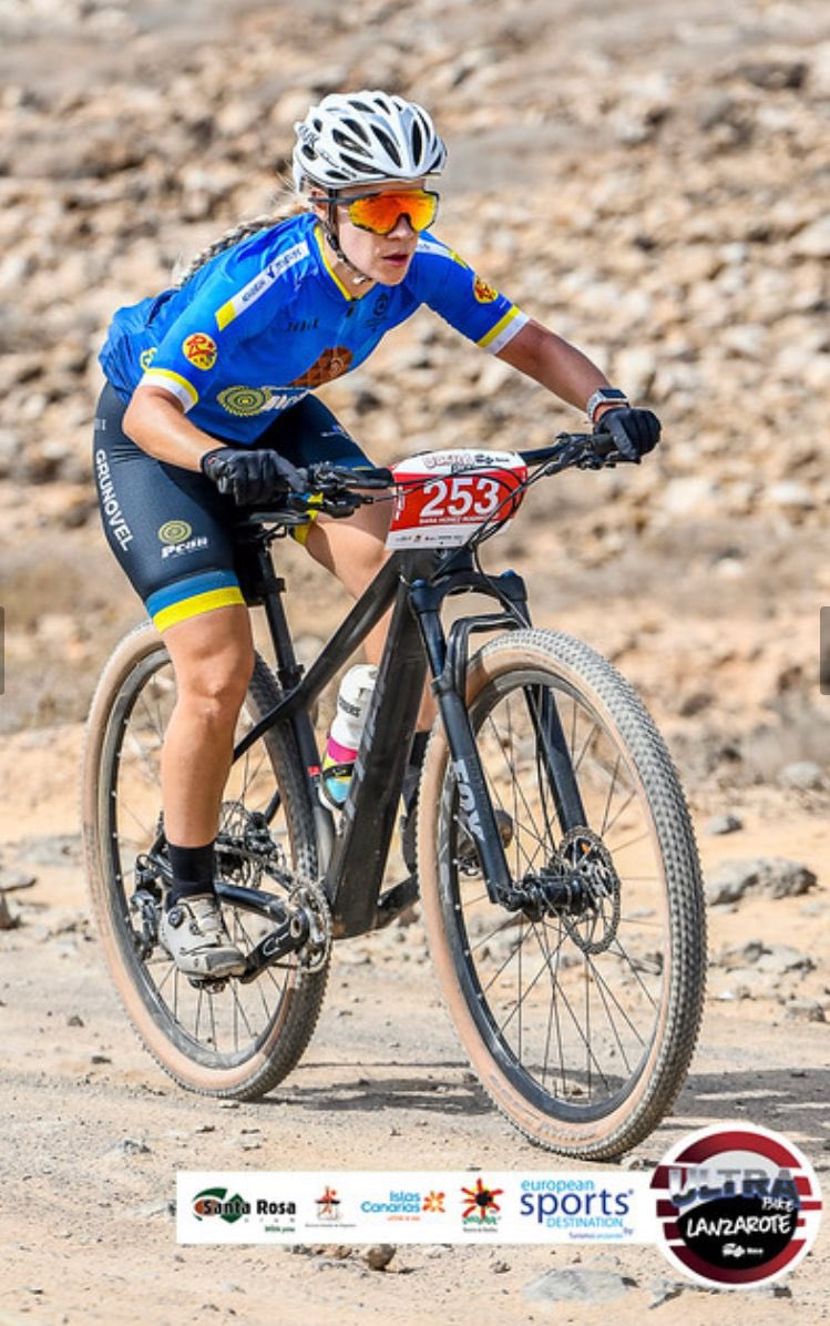 snundia's tweet photo. “La Fuerza no es propiedad de los Jedi”  Luke Skywalker 😉

Sara Núñez @xara900 ♥️
Ultrabike Lanzarote 2021 @UltrabikeLzr https://t.co/WV6PNqFNXT