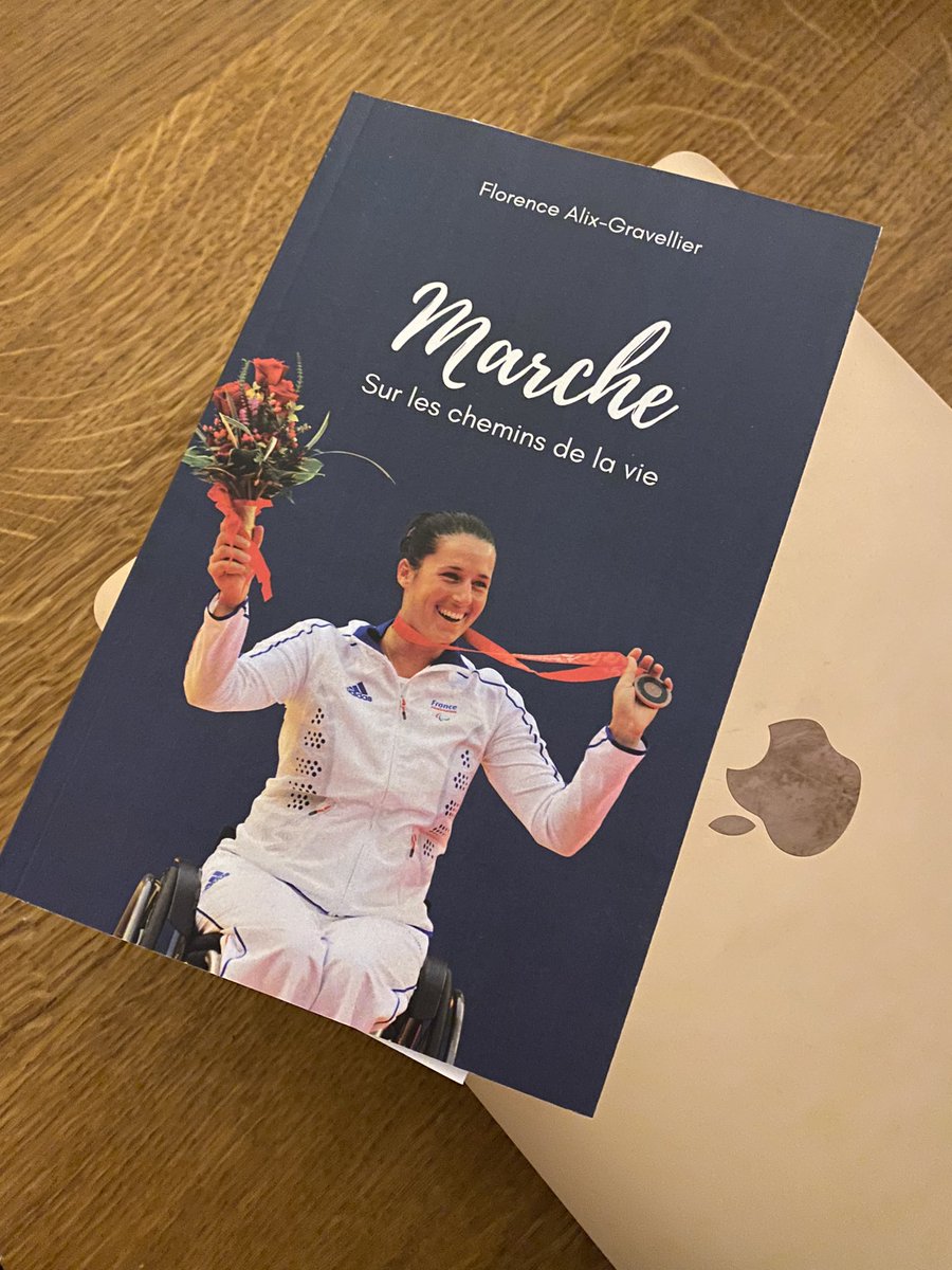 « Certains échecs n’en sont pas vraiment, certaines douleurs sont la porte de rêves extraordinaires » - @AlixFlo merci pour ta dédicace si touchante ! #resilience #courage #determination #rolemodel #tennis #hardwork