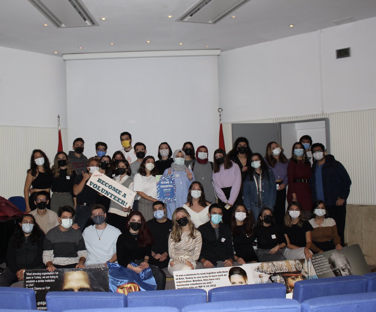 TDPBilkent's tweet photo. Kokteylimizin ve tanışma toplantılarımızın sonuna gelmiş bulunmaktayız💫. Gösterdiğiniz yoğun ilgi için çok teşekkürler. Umarım hep birlikte çok eğlenceli bir dönem geçiririz.💕🥰 #iyikitdp #bilkentüniversitesi https://t.co/kucBnpQYJ8