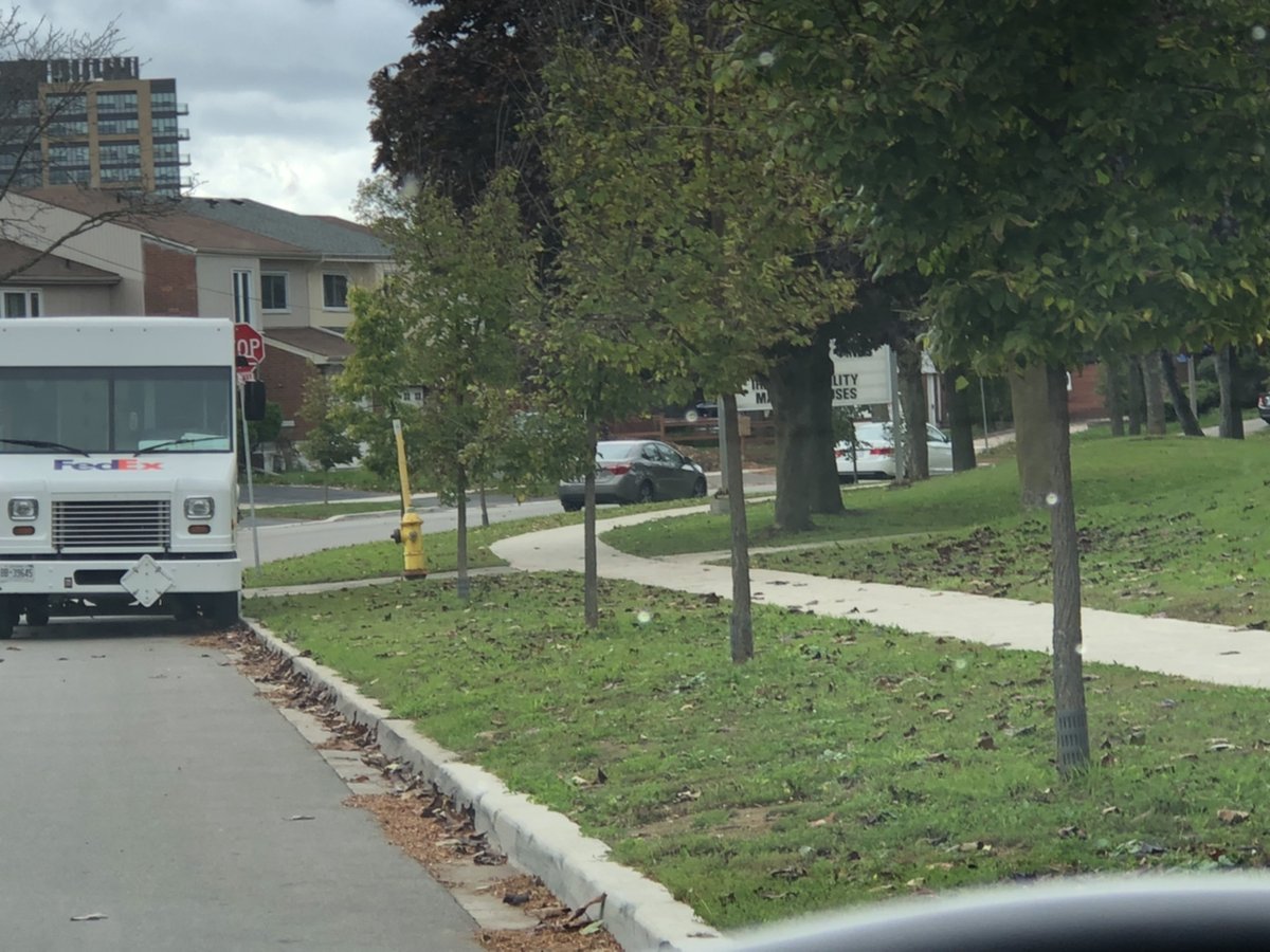 Dabeag69's tweet photo. @FedExCanada parking the wrong way on a street blocking a school cross walk and a fire hydrant in front of a Senior Public School? Hmmmm https://t.co/3b7xoMpQnG